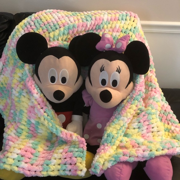 New HANDMADE croqueted Baby Blanket or Throw - Picture 1 of 3